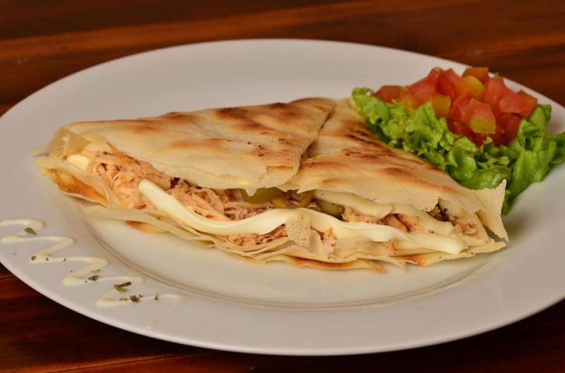 A melhor creperia de Fortaleza está fazendo 2 anos e trouxe a oferta de maior sucesso! Crepe salgado + Crepe doce na Lyon Creperia por R$17,90