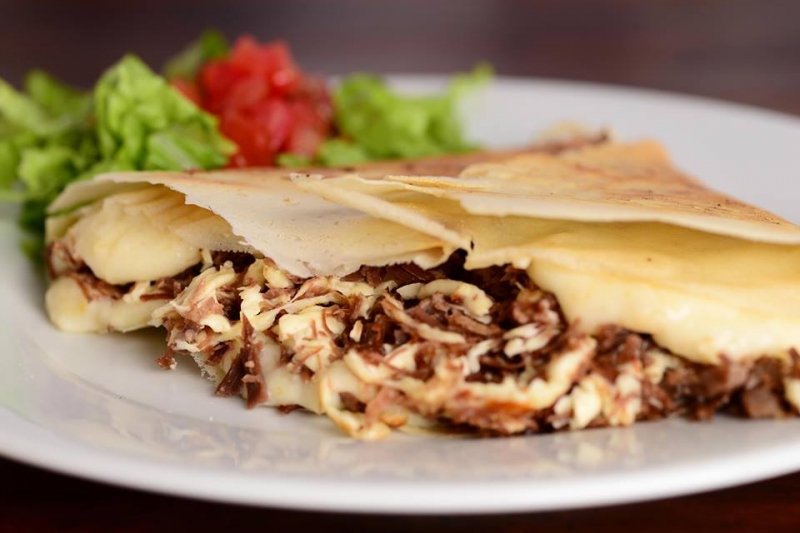 A melhor creperia de Fortaleza está fazendo 2 anos e trouxe a oferta de maior sucesso! Crepe salgado + Crepe doce na Lyon Creperia por R$17,90