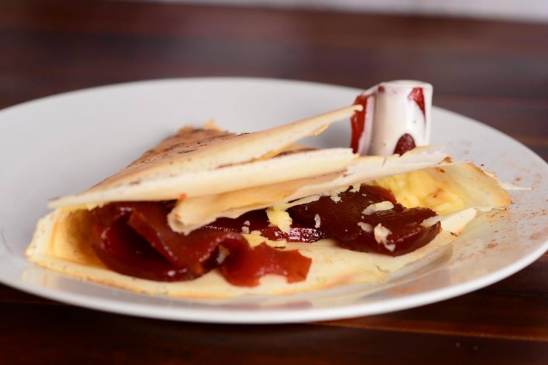 A melhor creperia de Fortaleza está fazendo 2 anos e trouxe a oferta de maior sucesso! Crepe salgado + Crepe doce na Lyon Creperia por R$17,90