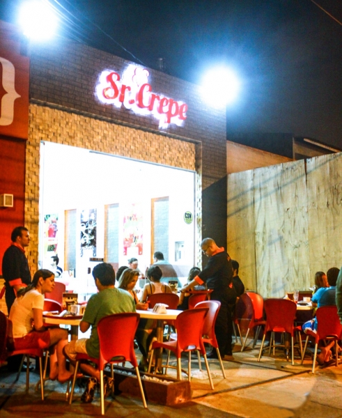 No mês de aniversário da Sr. Crepe, você é um convidado mais que especial! Qualquer Crepe salgado* + Crepe doce por R$17,50