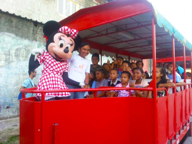 Animação e muita música no Trem da Alegria! 1h30 com até 3 passeios para 55 pessoas no Trem da Alegria + 3 Personagens temáticos por R$490 