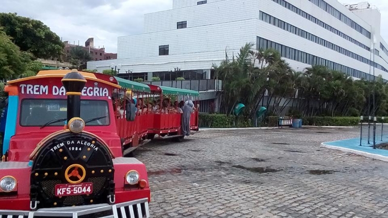 Animação e muita música no Trem da Alegria! 1h30 com até 3 passeios para 55 pessoas no Trem da Alegria + 3 Personagens temáticos por R$490 